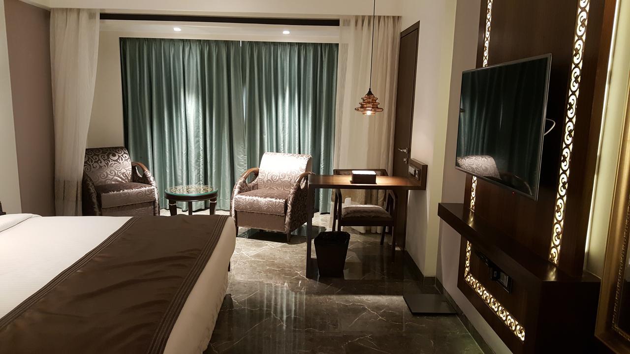 Hotel Peninsula Redpine Mumbai Exterior foto