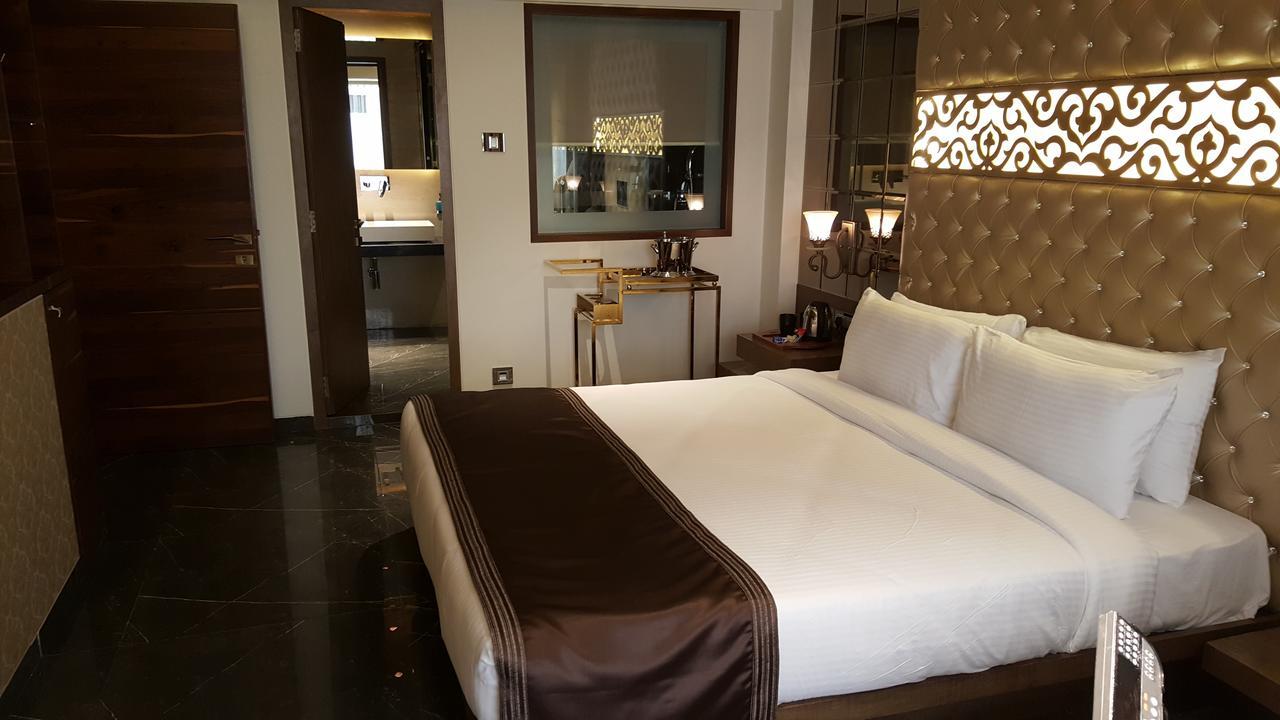 Hotel Peninsula Redpine Mumbai Exterior foto